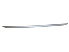 JUMASA 28040548 - MOLDURA CENTRAL PARACHOQUES TRASERO MODERN LINE IMPRIMADA GR