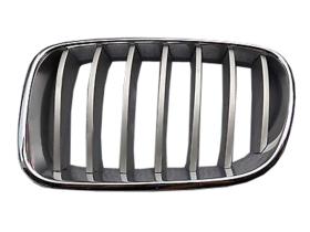 JUMASA 21110571 - REJILLA IZQUIERDA FRENTE BORDE CROMADO/LAMAS GRIS TITAN BMW
